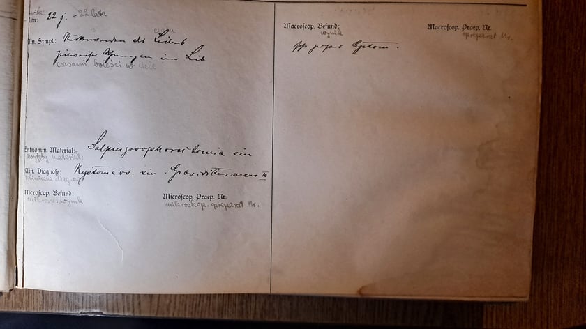 Dokument z archiwum dawnej kliniki ginekologicznej