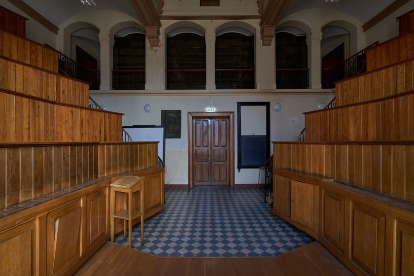 Sala wykładowa w Starym Kampusie Uniwersytetu Medycznego we Wrocławiu