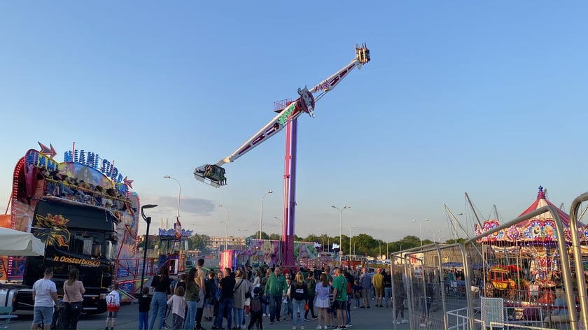 Wesołe miasteczko pod stadionem Tarczyński Arena