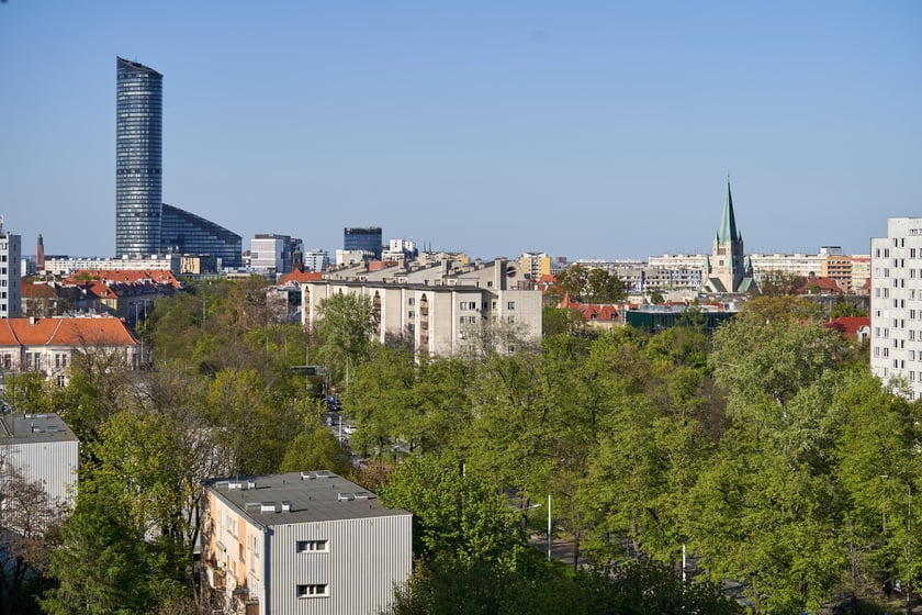 Panorama Wrocławia z perspektywy Krzyków - maj 2023