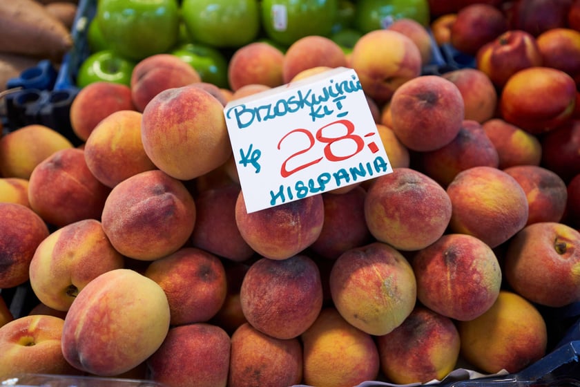 Aktualne ceny owoców i warzyw w Hali Targowej.