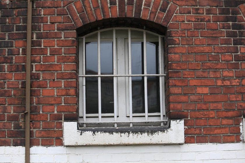 Zdjęcia ze środka Zakładu Karnego nr 1 przy ul. Kleczkowskiej we Wrocławiu