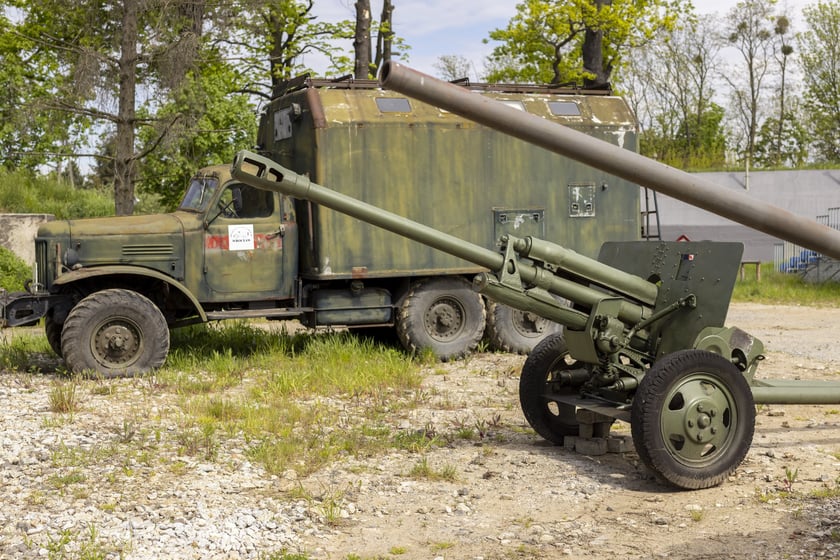 Czołg, SKOT i armaty! Nowe niezwykłe eksponaty Społecznego Muzeum Militarnego przy ul. Pełczyńskiej we Wrocławiu
