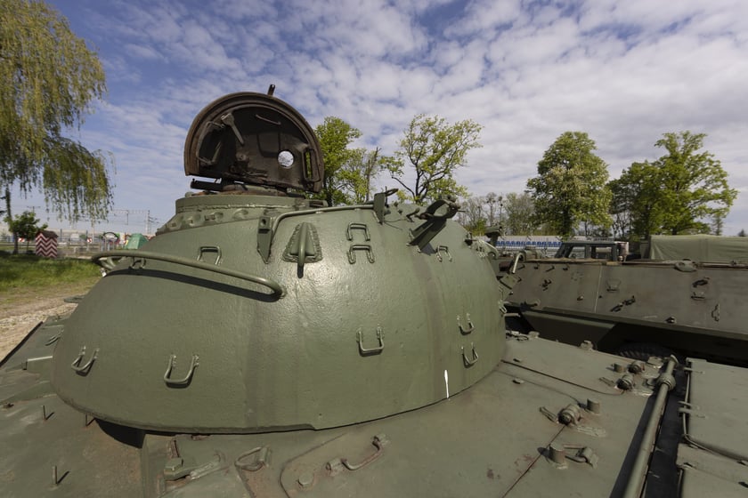 Czołg, SKOT i armaty! Nowe niezwykłe eksponaty Społecznego Muzeum Militarnego przy ul. Pełczyńskiej we Wrocławiu