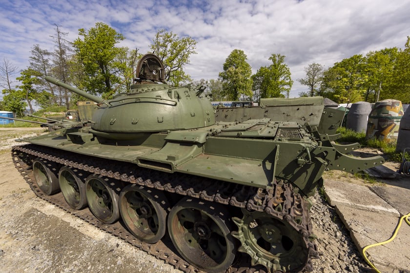 Czołg, SKOT i armaty! Nowe niezwykłe eksponaty Społecznego Muzeum Militarnego przy ul. Pełczyńskiej we Wrocławiu