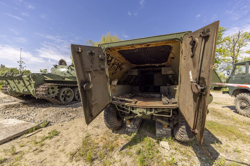 Czołg, SKOT i armaty! Nowe niezwykłe eksponaty Społecznego Muzeum Militarnego przy ul. Pełczyńskiej we Wrocławiu
