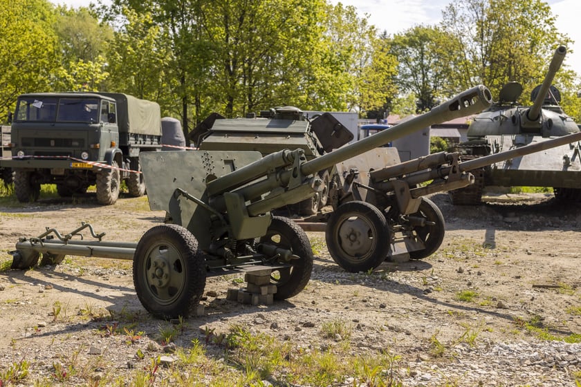 Czołg, SKOT i armaty! Nowe niezwykłe eksponaty Społecznego Muzeum Militarnego przy ul. Pełczyńskiej we Wrocławiu