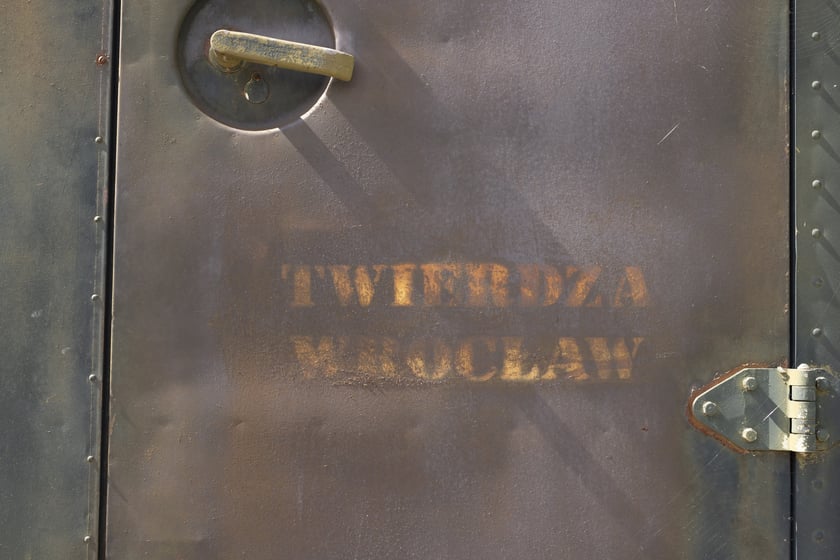 Czołg, SKOT i armaty! Nowe niezwykłe eksponaty Społecznego Muzeum Militarnego przy ul. Pełczyńskiej we Wrocławiu