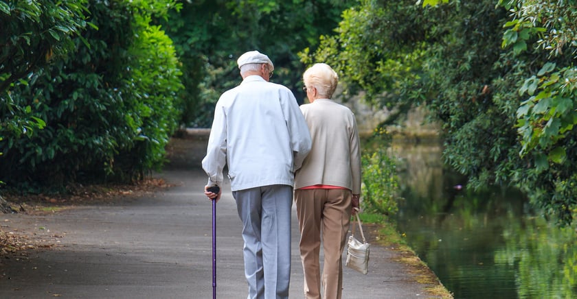 Jeśli przych&oacute;d z tytułu pracy przekroczy wysokość kwoty podwyższenia do minimalnej emerytury, to świadczenie za dany okres będzie wypłacane w niższej kwocie, tj. bez dopłaty do minimum &ndash; wyjaśnia Kowalska-Matis.