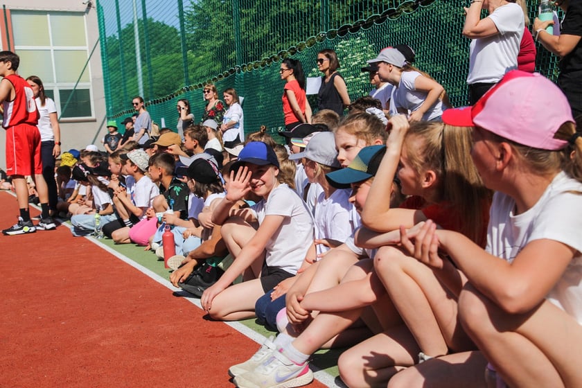 Impreza sportowa z okazji Dnia Dziecka i otwarcia boisk przy szkole podstawowej nr 29 we Wrocławiu