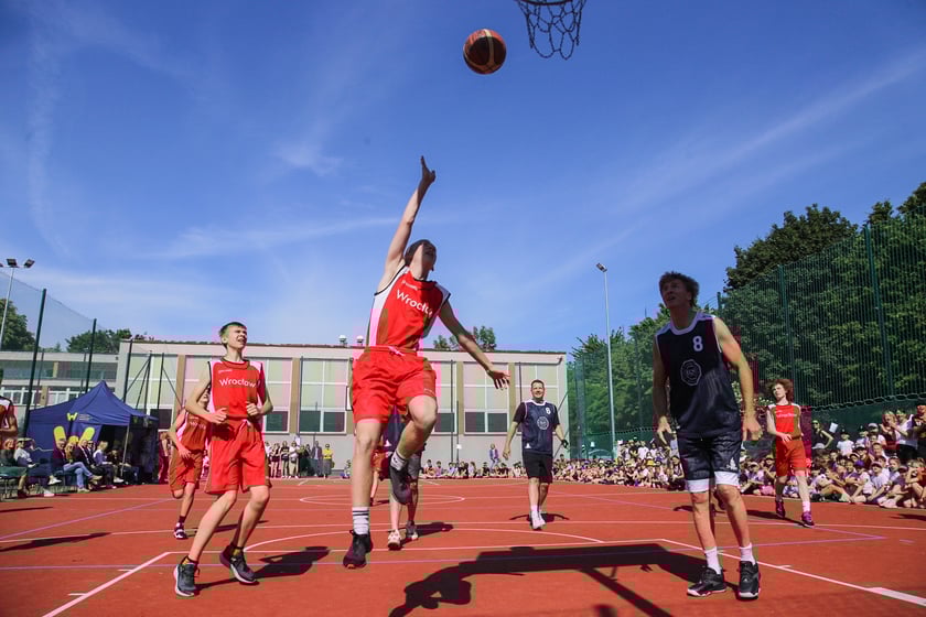 Impreza sportowa z okazji Dnia Dziecka i otwarcia boisk przy szkole podstawowej nr 29 we Wrocławiu