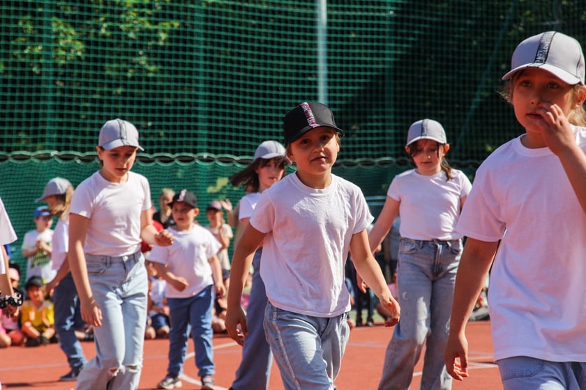 Impreza sportowa z okazji Dnia Dziecka i otwarcia boisk przy szkole podstawowej nr 29 we Wrocławiu