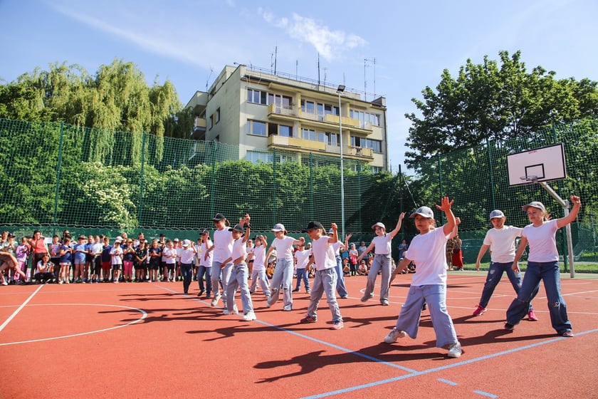 Impreza sportowa z okazji Dnia Dziecka i otwarcia boisk przy szkole podstawowej nr 29 we Wrocławiu