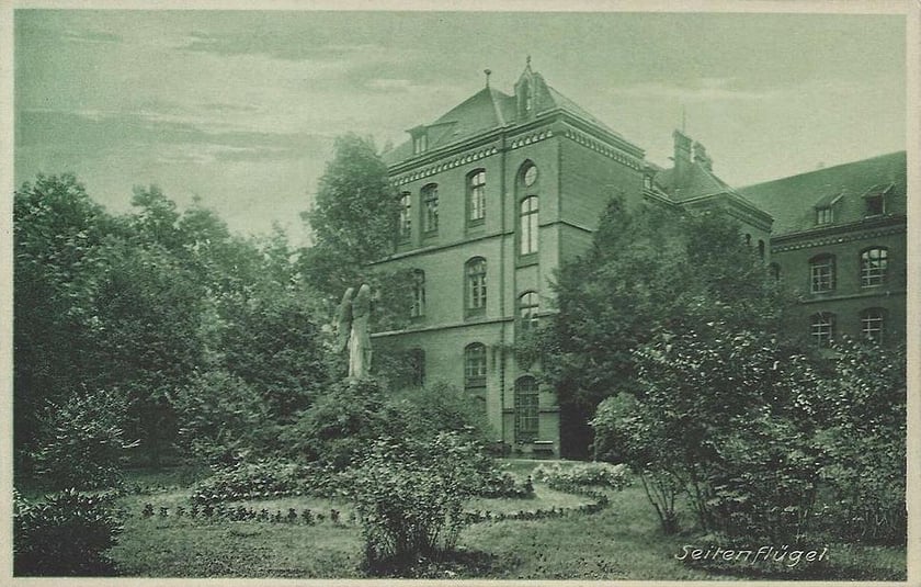 Lata 1920-1925, klasztor i liceum si&oacute;str urszulanek, skrzydło wschodnie