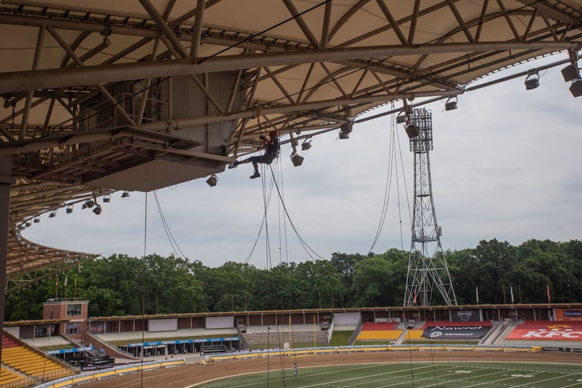 Strażacy podczas zawodów w ratownictwie wysokościowym