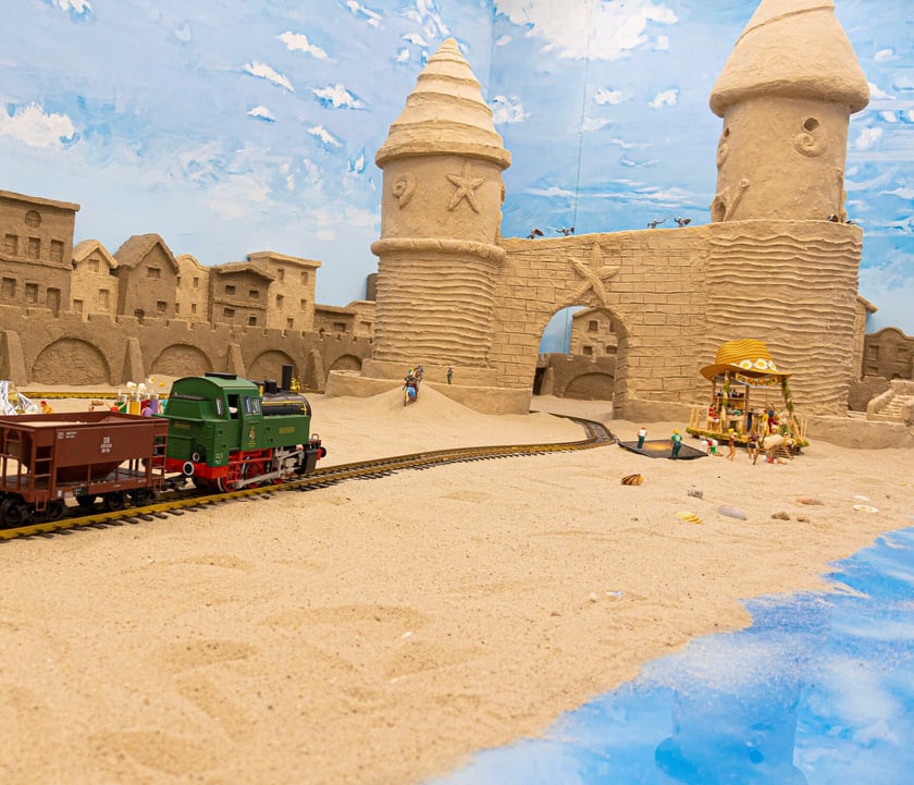 ?Miasto z Piasku? - letnia wystawa czasowa w Kolejkowie