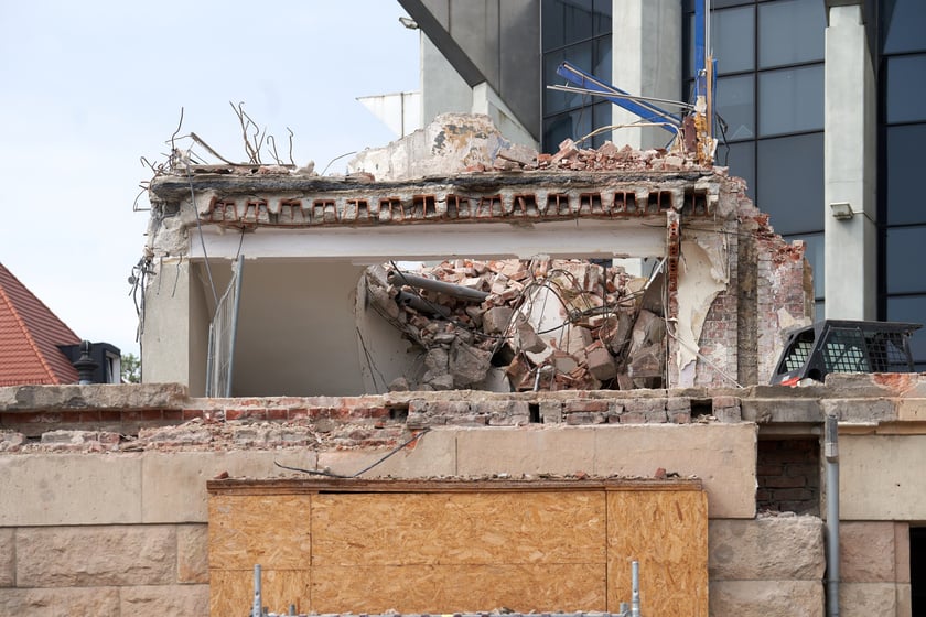 Przebudowa budynku biurowego na hotelowy na rogu Szewskiej i Kazimierza Wielkiego