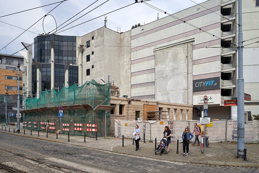 Przebudowa budynku biurowego na hotelowy na rogu Szewskiej i Kazimierza Wielkiego