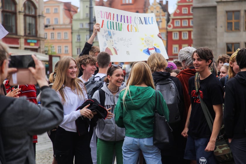 Uczniowie XIII LO we Wrocławiu na urodzinach Fredry