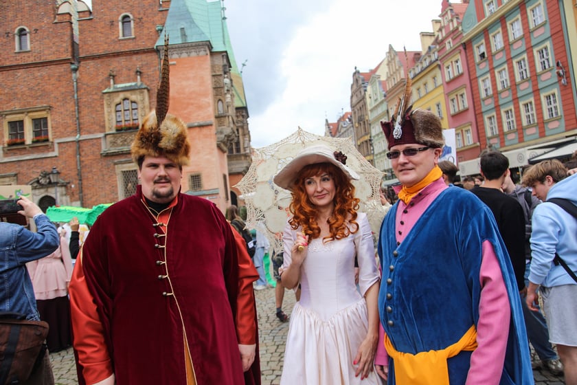 Uczniowie XIII LO we Wrocławiu na urodzinach Fredry