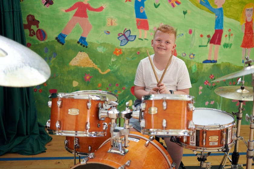 Uroczyste rozdanie dyplomów i statuetek dla klas ósmych w Sportowej Szkole Podstawowej nr 72 we Wrocławiu