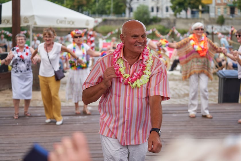 Hawajska potańcówka seniorów w Porcie Węglowym