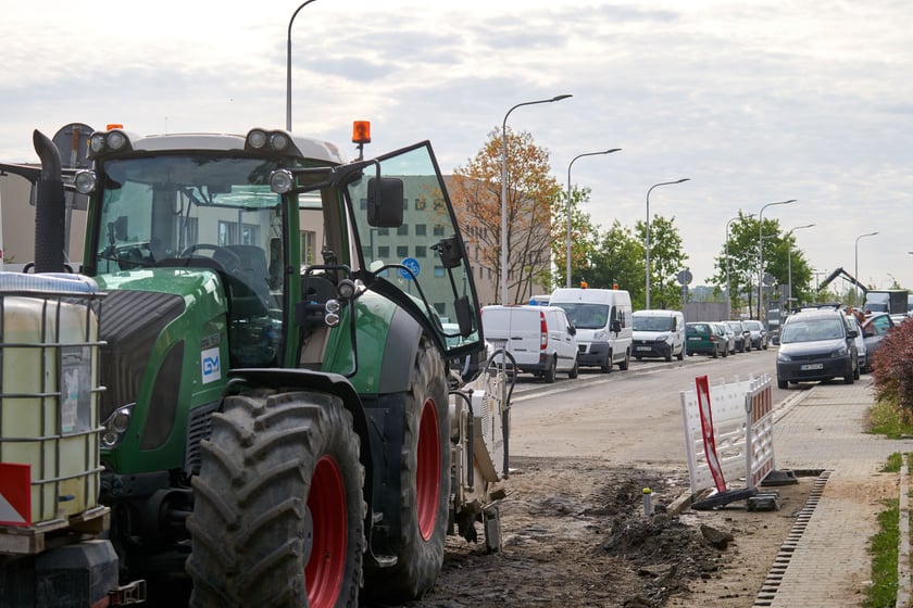 Nowa droga (Lutosławskiego) i przebudowywana Asfaltowa