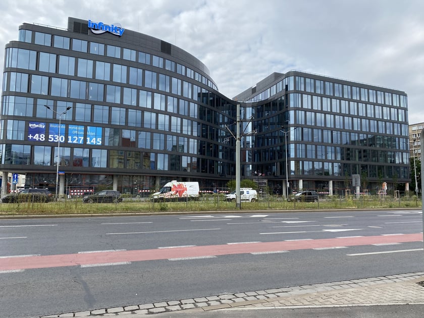 Biurowiec Infinity pod adresem Legnicka 16