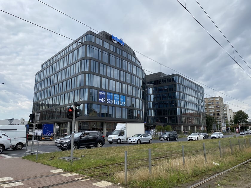 Biurowiec Infinity pod adresem Legnicka 16