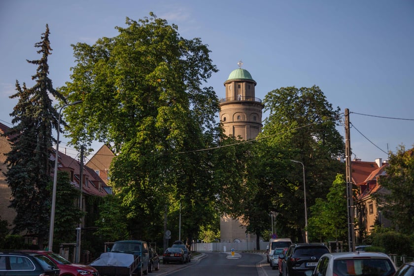 Wieża ciśnień z ulicy Berenta na osiedlu Karłowice została ponownie wystawiona na sprzedaż