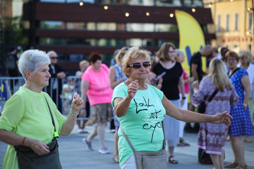 Filmowa potańcówka na pl. Wolności