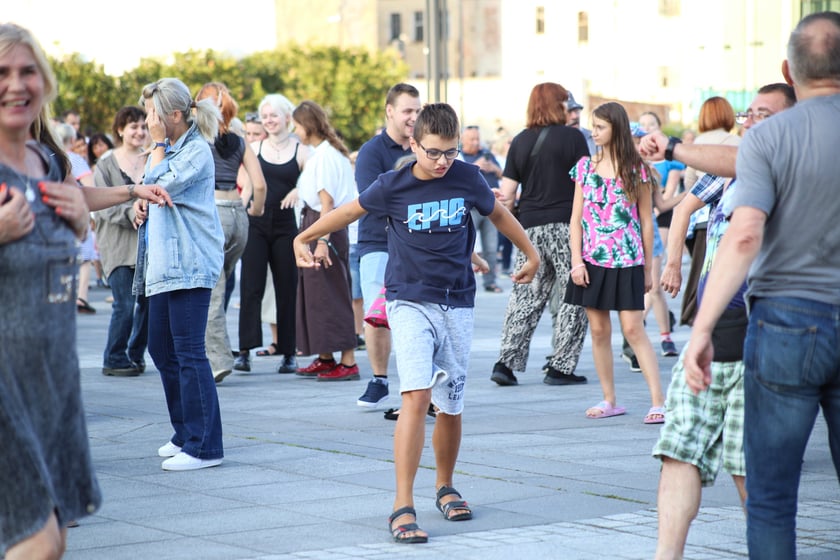 Filmowa potańcówka na pl. Wolności