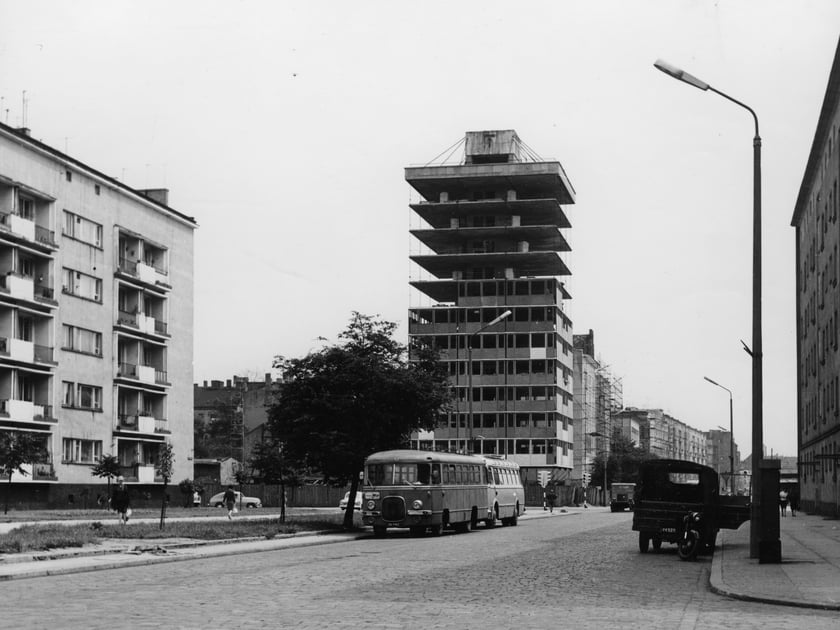 Tak powstawał Trzonolinowiec, zdjęcie z lat 60. XX w.&nbsp;