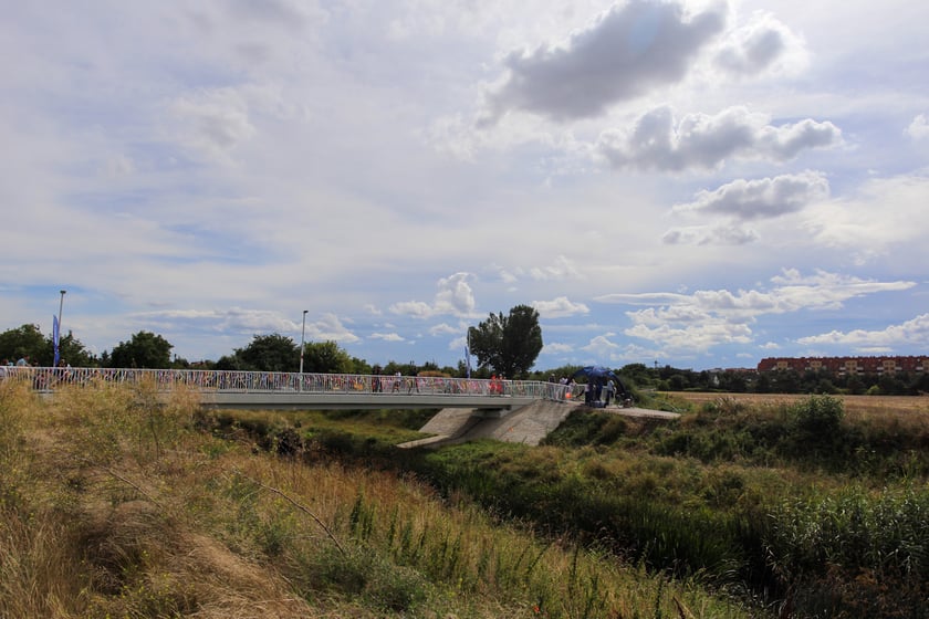 Piknik z okazji otwarcia kładki pieszo-rowerowej nad Ślęzą