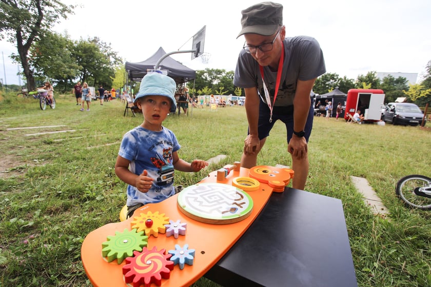 Piknik z okazji otwarcia kładki pieszo-rowerowej nad Ślęzą