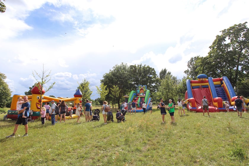 Piknik z okazji otwarcia kładki pieszo-rowerowej nad Ślęzą