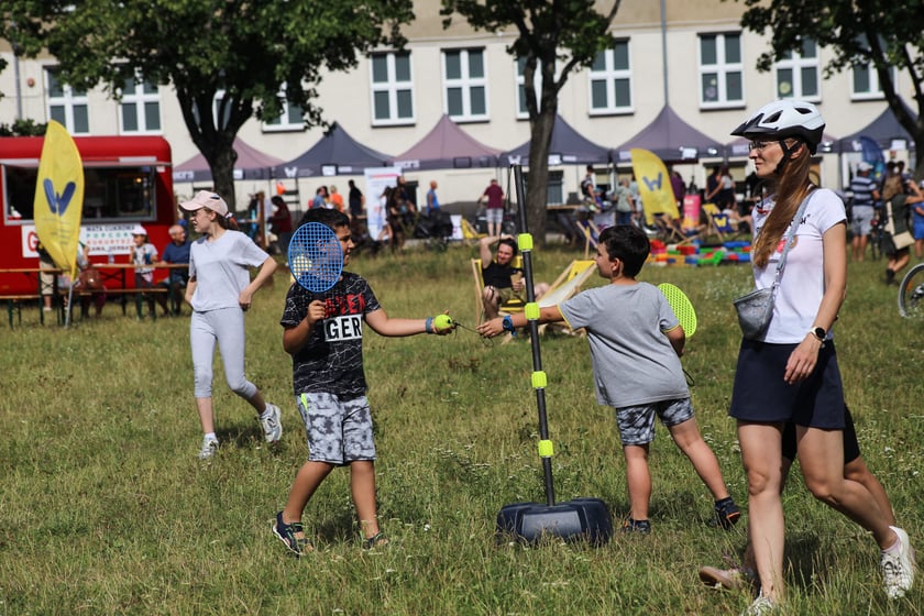 Piknik z okazji otwarcia kładki pieszo-rowerowej nad Ślęzą