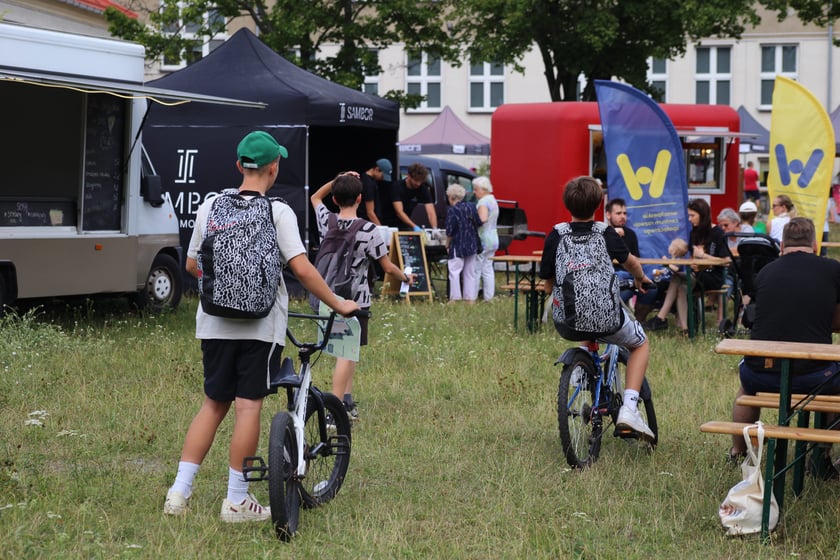 Piknik z okazji otwarcia kładki pieszo-rowerowej nad Ślęzą
