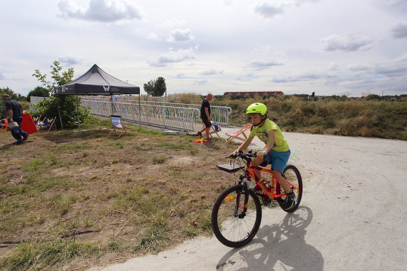 Piknik z okazji otwarcia kładki pieszo-rowerowej nad Ślęzą