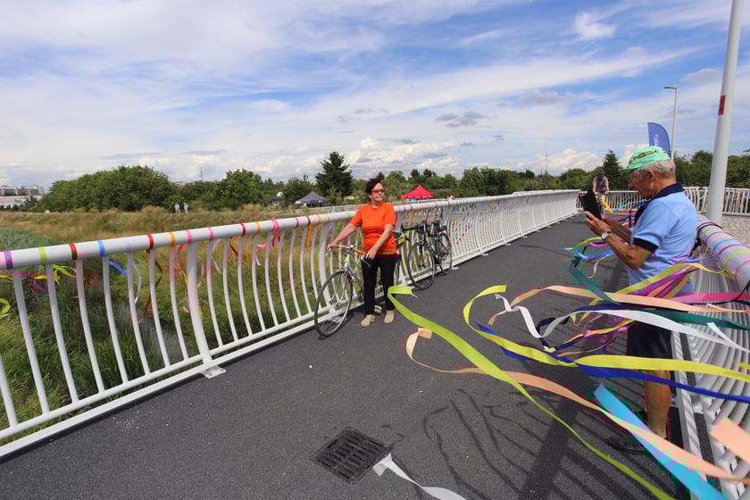 Piknik z okazji otwarcia kładki pieszo-rowerowej nad Ślęzą