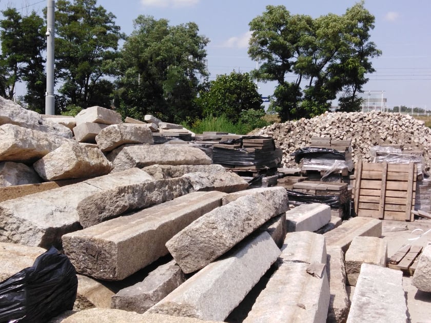 Magazyn elementów kamiennych przy ul. Długiej (ZDiUM)