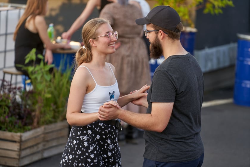 Uczestnicy potańcówki. Rozgrzewające rytmy latino i bachata na szczycie Galerii Dominikańskiej [ZDJĘCIA]