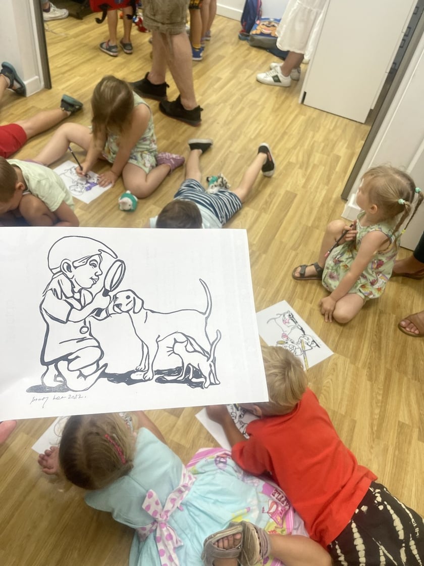 Odsłonięcie krasnala Optovetki w przychodni weterynarynej przy al. Poprzecznej we Wrocławiu