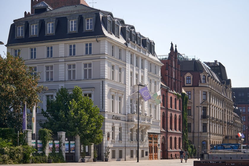 pl. Wolności i Narodowe Forum Muzyki