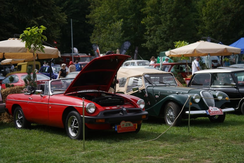 MotoClassic na Zamku Topacz - kultowe i współczczesne pojazdy