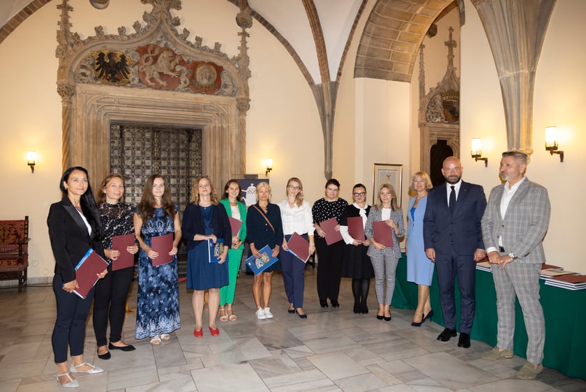 Ślubowanie i wręczenie aktów nadania stopnia awansu zawodowego nauczyciela mianowanego z udziałem prezydenta Wrocławia Jacka Sutryka