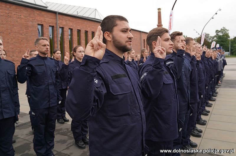 Uroczyste ślubowanie policjantek i policjantów