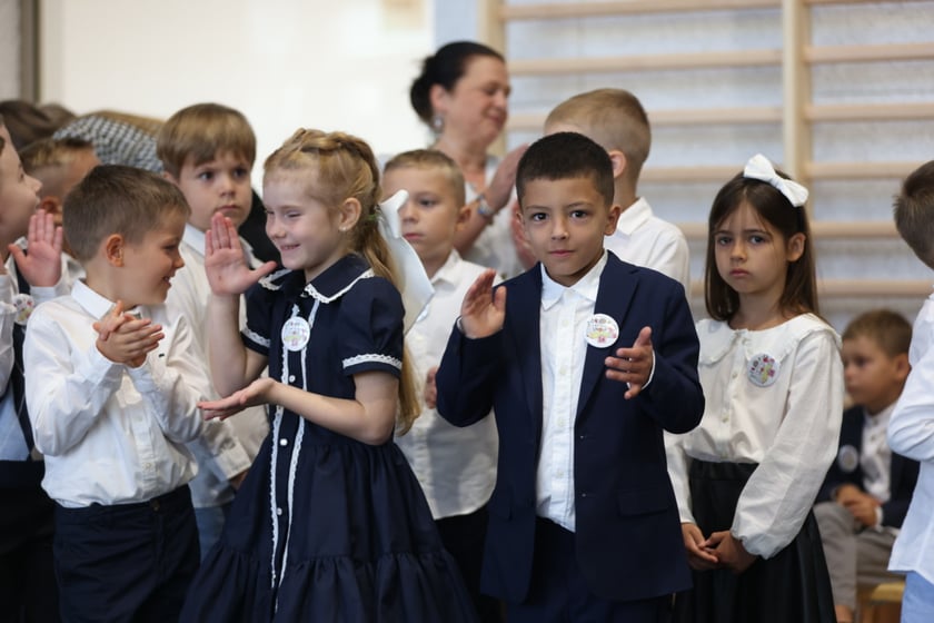 Rozpoczęcie roku szkolnego w nowej szkole przy ul. Asfaltowej we Wrocławiu