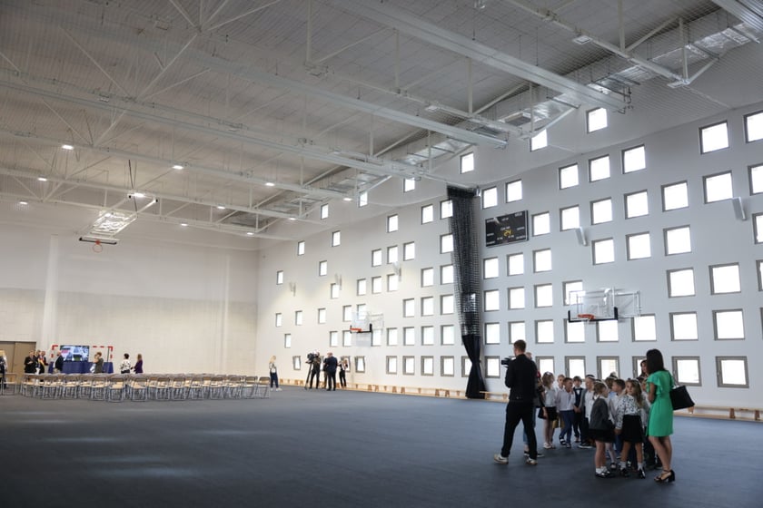 Rozpoczęcie roku szkolnego w nowej szkole przy ul. Asfaltowej we Wrocławiu