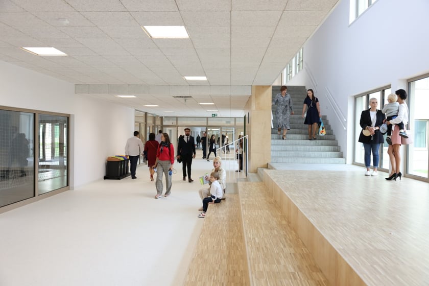 Rozpoczęcie roku szkolnego w nowej szkole przy ul. Asfaltowej we Wrocławiu